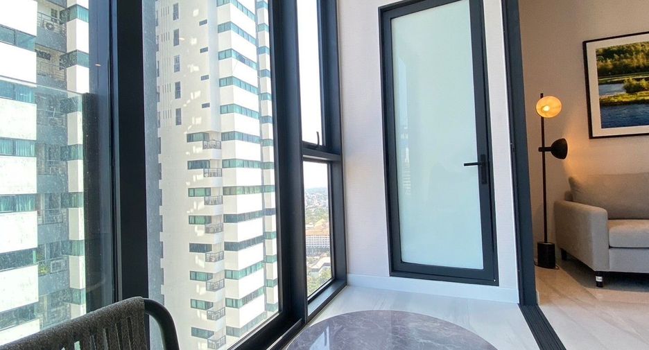 Condo en alquiler de 3 habitaciones en Sathon, Bangkok
