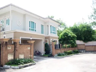 出售 和 出租 4 卧室 独立屋 在 Si Racha, Chon Buri