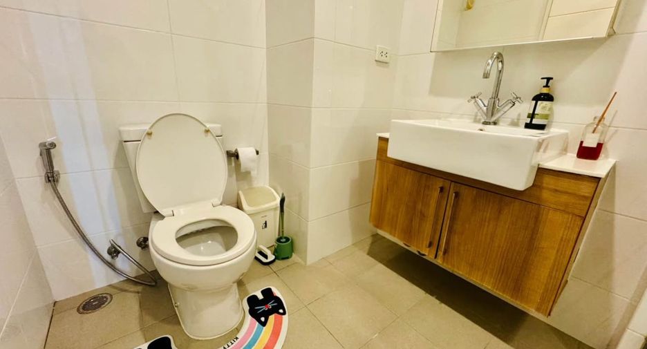 For sale and for rent studio condo in Watthana, Bangkok