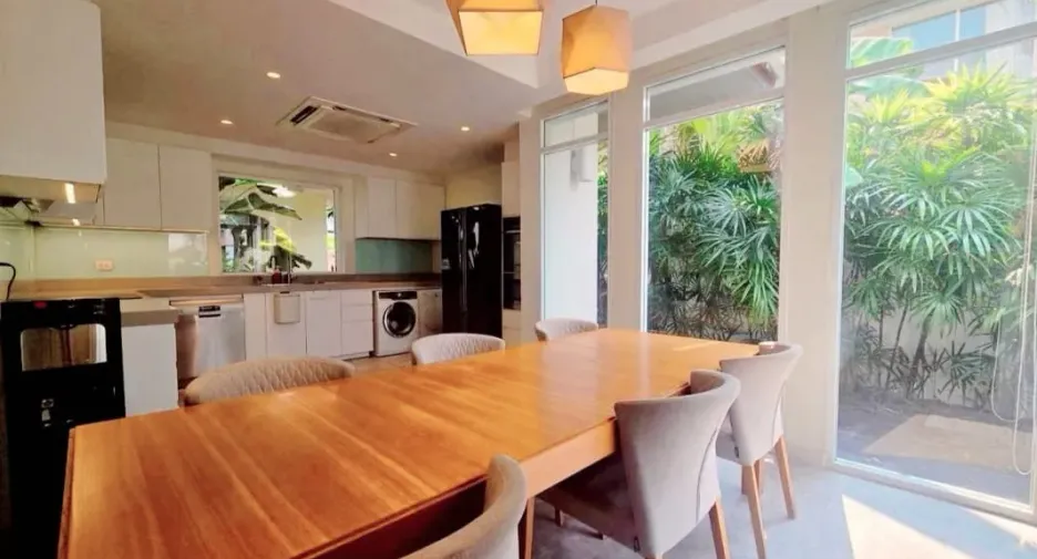 For sale and for rent 3 bedrooms house in Wang Thonglang, Bangkok