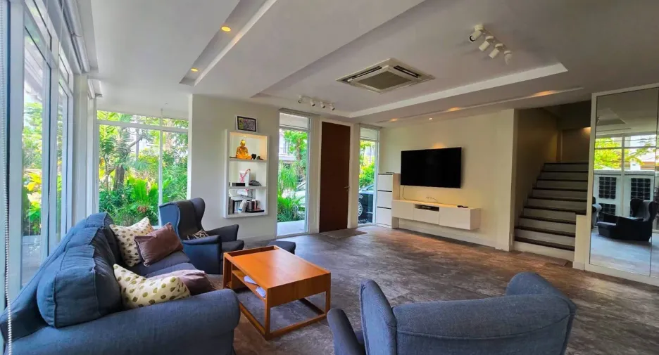 For sale and for rent 3 bedrooms house in Wang Thonglang, Bangkok