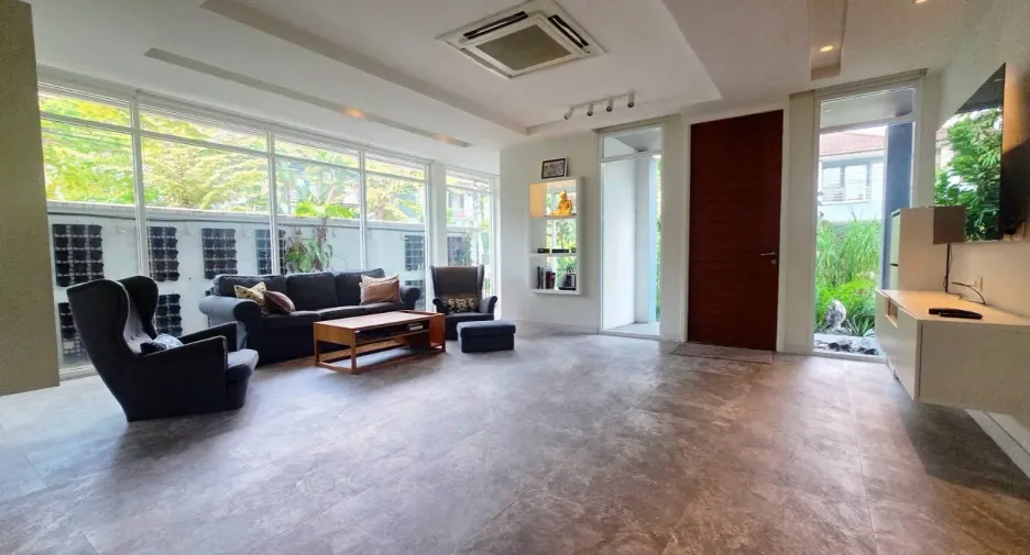 For sale and for rent 3 bedrooms house in Wang Thonglang, Bangkok