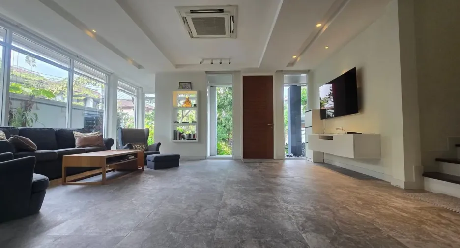 For sale and for rent 3 bedrooms house in Wang Thonglang, Bangkok