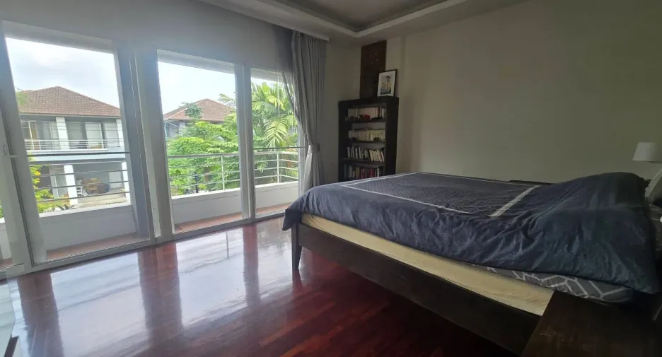 For sale and for rent 3 bedrooms house in Wang Thonglang, Bangkok