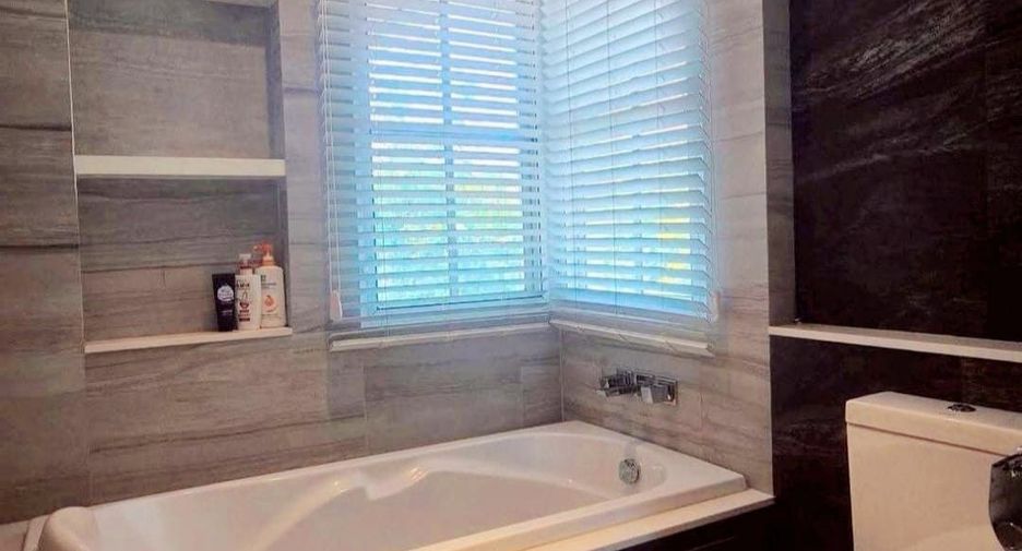 For sale and for rent 3 bedrooms house in Wang Thonglang, Bangkok