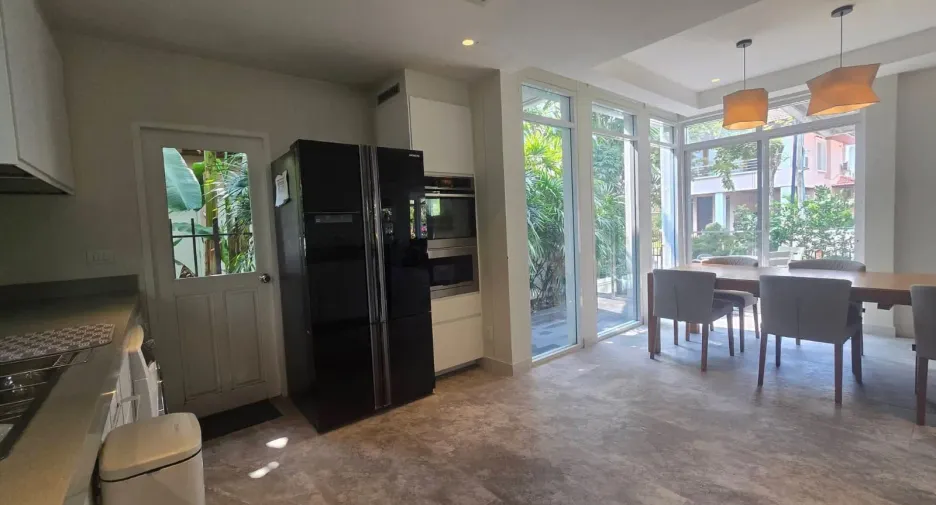 For sale and for rent 3 bedrooms house in Wang Thonglang, Bangkok