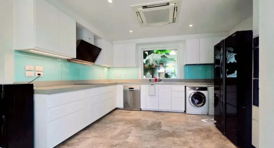 For sale and for rent 3 bedrooms house in Wang Thonglang, Bangkok