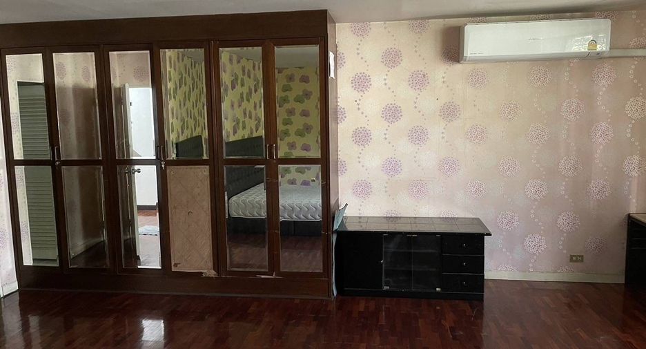 Gewerbefläche zur Miete mit 3 Zimmer in Watthana, Bangkok