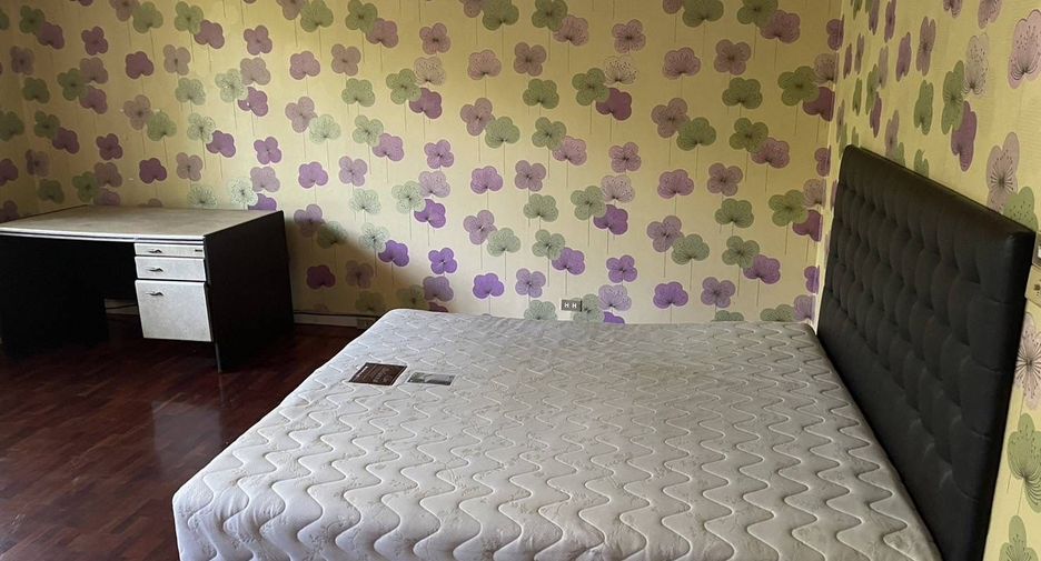 Gewerbefläche zur Miete mit 3 Zimmer in Watthana, Bangkok
