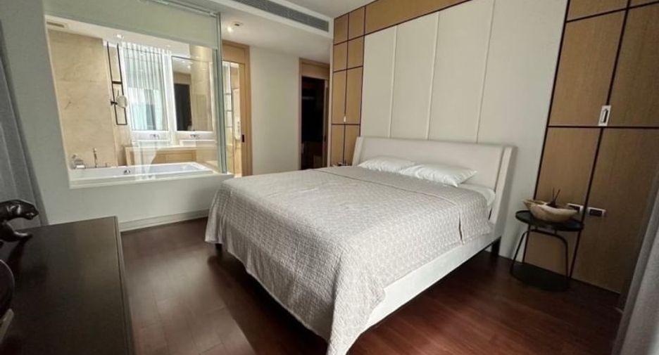 For rent 3 bedrooms condo in Khlong Toei, Bangkok