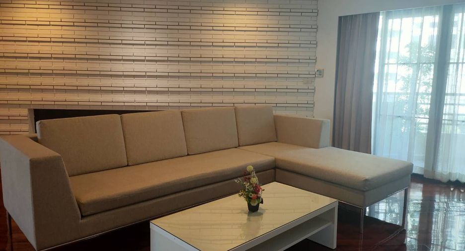 For rent 3 bedrooms apartment in Khlong Toei, Bangkok