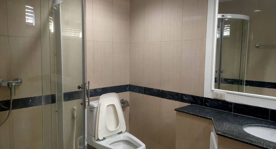 For rent 3 bedrooms apartment in Khlong Toei, Bangkok