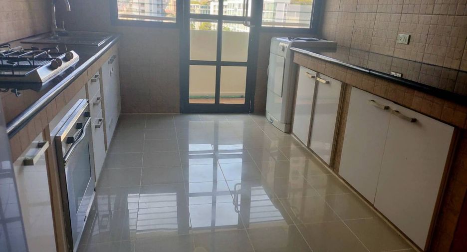 For rent 3 bedrooms apartment in Khlong Toei, Bangkok
