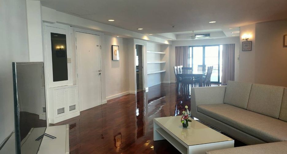 For rent 3 bedrooms apartment in Khlong Toei, Bangkok
