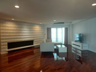 Apartment zur Miete mit 3 Zimmer in Khlong Toei, Bangkok
