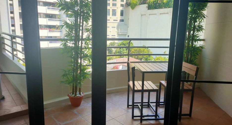 For rent 3 bedrooms apartment in Khlong Toei, Bangkok
