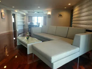 Apartment zur Miete mit 3 Zimmer in Khlong Toei, Bangkok
