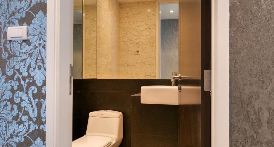 Condo en alquiler de 3 habitaciones en Yan Nawa, Bangkok