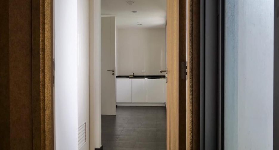 Condo en alquiler de 3 habitaciones en Yan Nawa, Bangkok