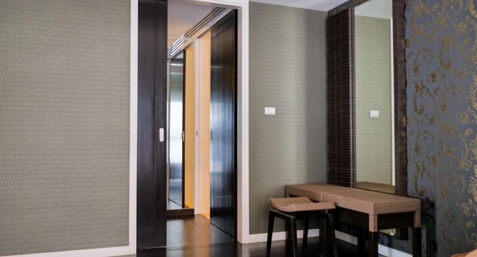Condo en alquiler de 3 habitaciones en Yan Nawa, Bangkok