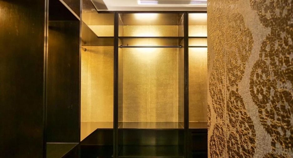 Condo en alquiler de 3 habitaciones en Yan Nawa, Bangkok
