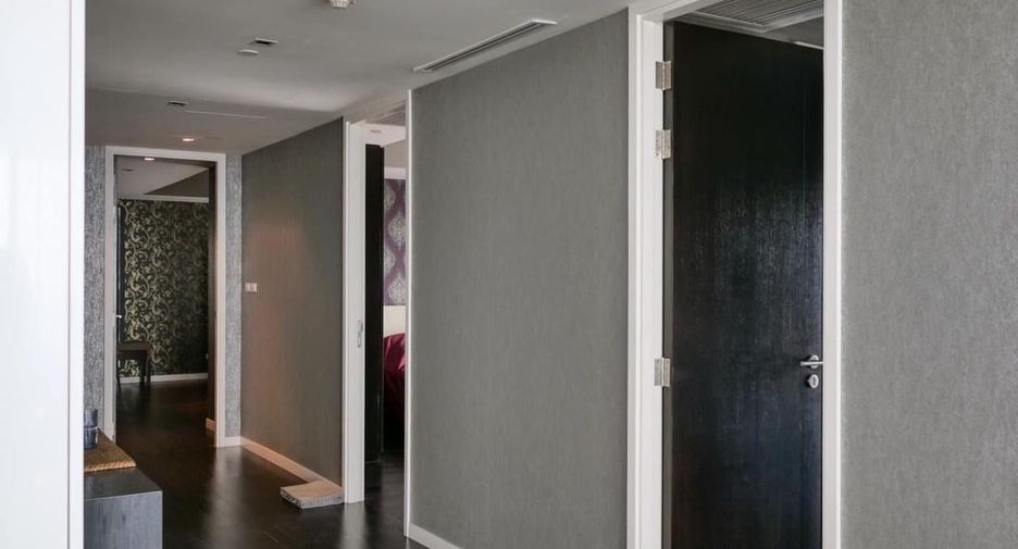 Condo en alquiler de 3 habitaciones en Yan Nawa, Bangkok
