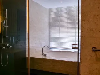 For rent 3 bedrooms condo in Yan Nawa, Bangkok