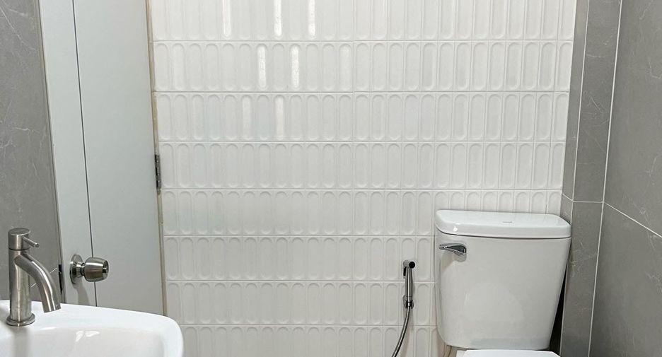 For sale 3 bedrooms townhouse in Bang Kapi, Bangkok