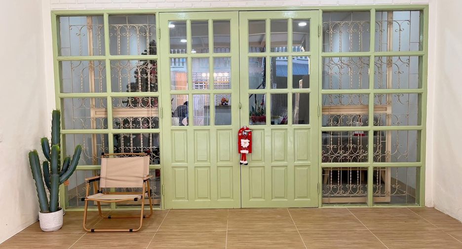 For sale 3 bedrooms townhouse in Bang Kapi, Bangkok