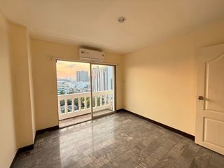 For rent 2 bedrooms condo in Bang Kapi, Bangkok