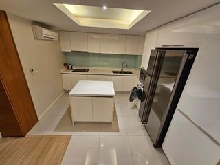 For rent 2 bedrooms condo in Pathum Wan, Bangkok
