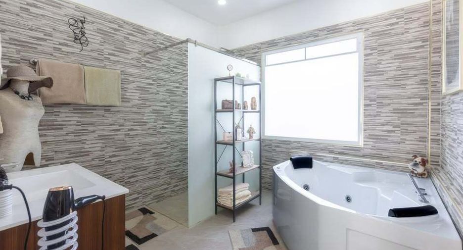 For sale and for rent 5 bedrooms villa in Mueang Phuket, Phuket