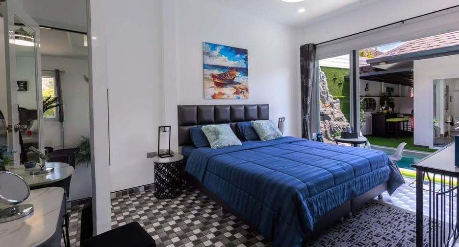 For sale and for rent 5 bedrooms villa in Mueang Phuket, Phuket