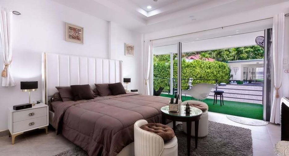 For sale and for rent 5 bedrooms villa in Mueang Phuket, Phuket
