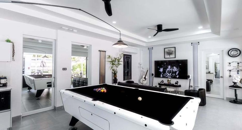 For sale and for rent 5 bedrooms villa in Mueang Phuket, Phuket