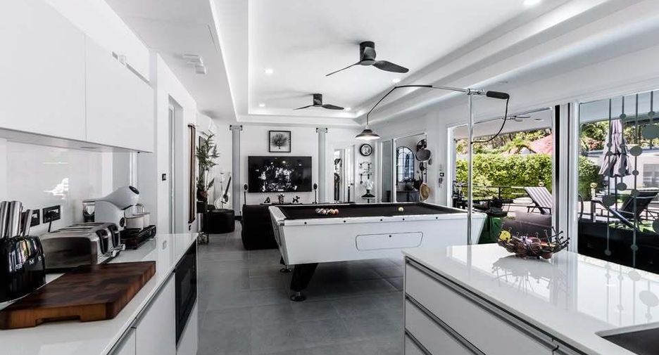 For sale and for rent 5 bedrooms villa in Mueang Phuket, Phuket