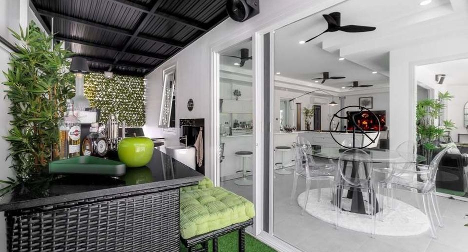 For sale and for rent 5 bedrooms villa in Mueang Phuket, Phuket