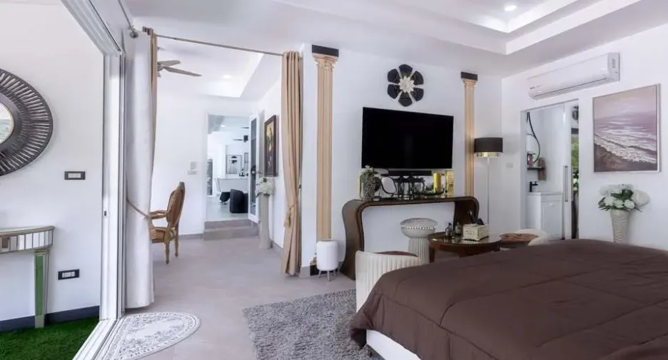 For sale and for rent 5 bedrooms villa in Mueang Phuket, Phuket