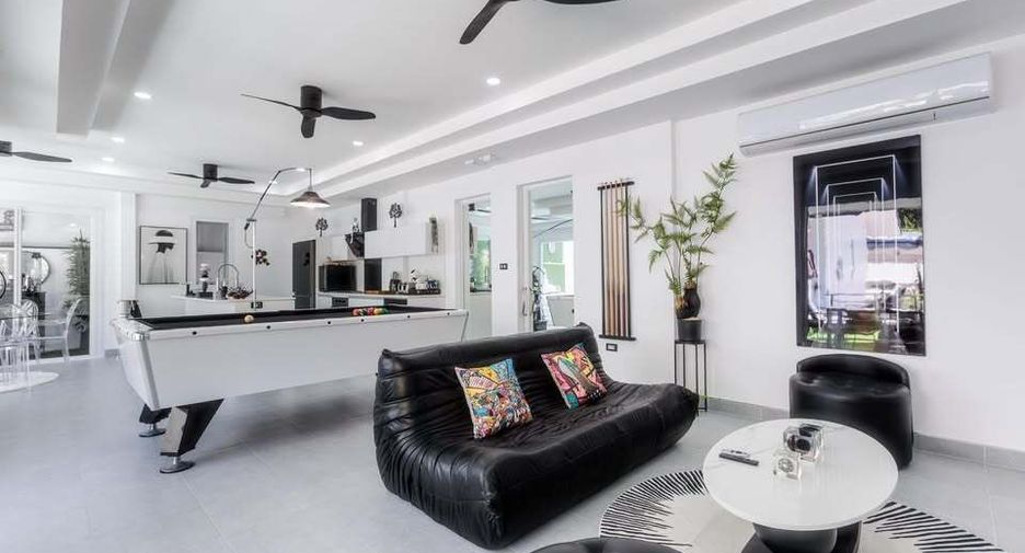 For sale and for rent 5 bedrooms villa in Mueang Phuket, Phuket