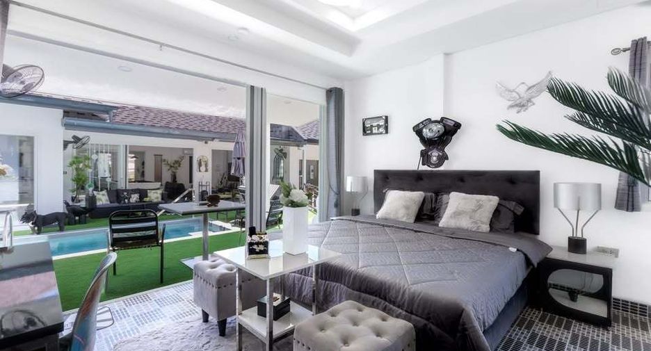 For sale and for rent 5 bedrooms villa in Mueang Phuket, Phuket