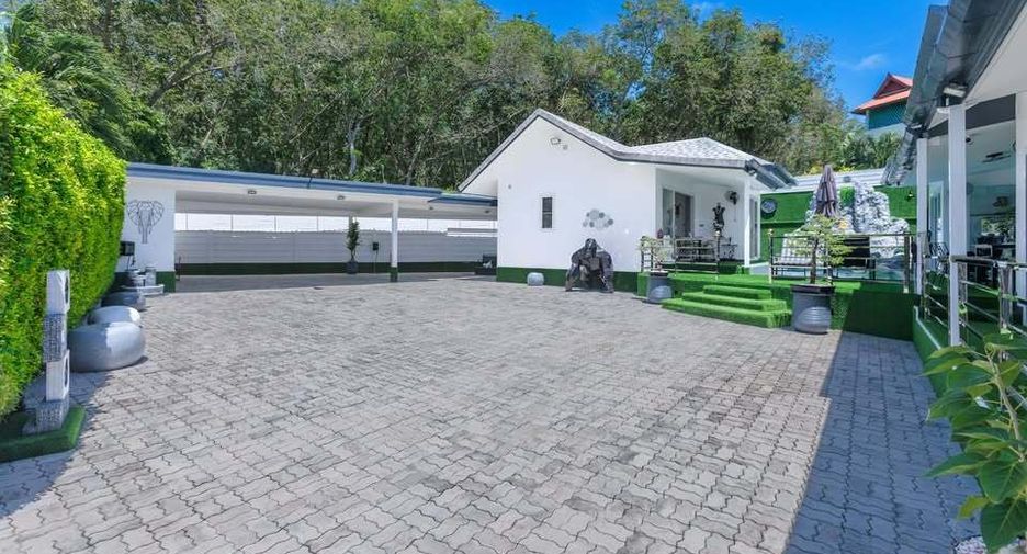 For sale and for rent 5 bedrooms villa in Mueang Phuket, Phuket