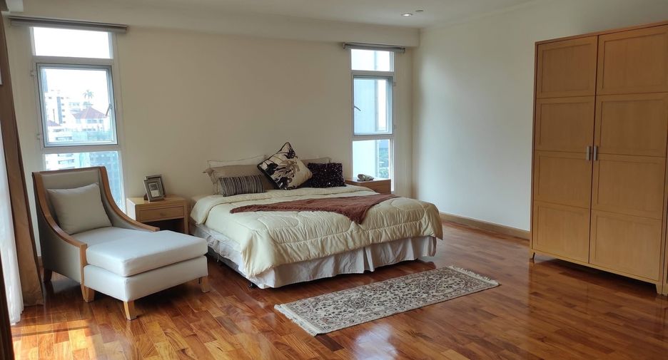 For rent 4 bedrooms condo in Khlong Toei, Bangkok