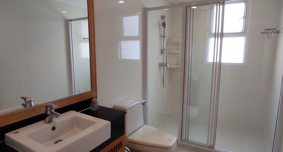 For rent 4 bedrooms condo in Khlong Toei, Bangkok