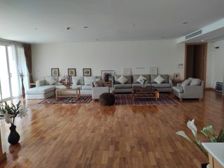 For rent 4 bedrooms condo in Khlong Toei, Bangkok