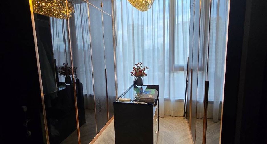 For sale 3 bedrooms condo in Khlong San, Bangkok