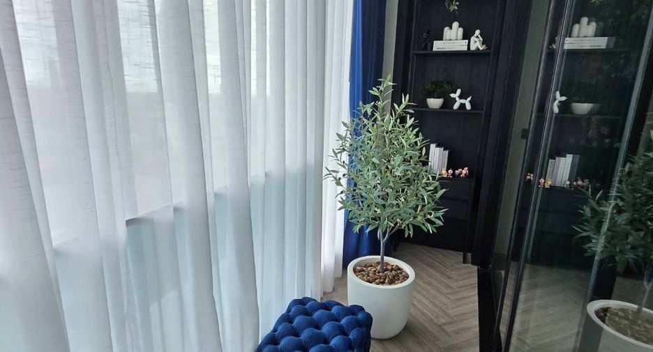 For sale 3 bedrooms condo in Khlong San, Bangkok
