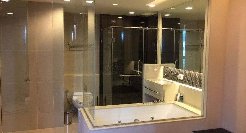 For rent 2 bedrooms condo in Sathon, Bangkok