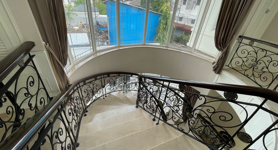 出租 5 卧室 独立屋 在 Chatuchak, 曼谷