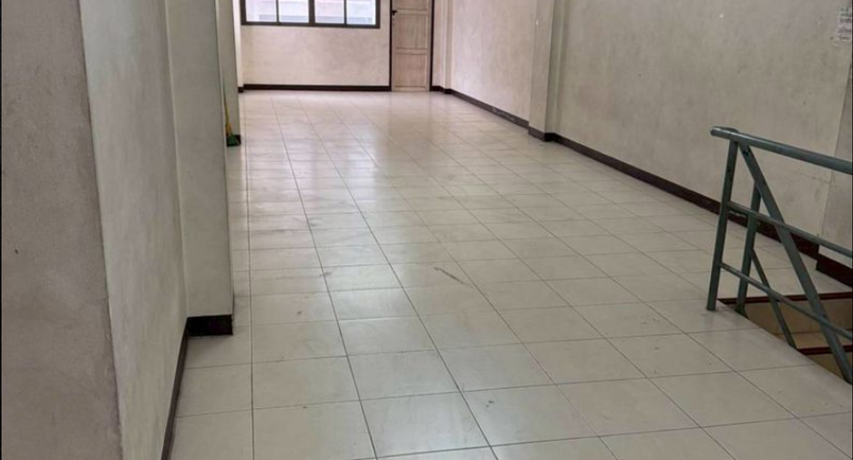 For rent 4 bedrooms retail Space in Samphanthawong, Bangkok