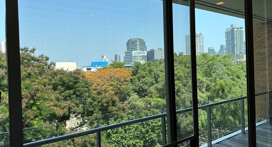 For rent 2 bedrooms condo in Khlong Toei, Bangkok